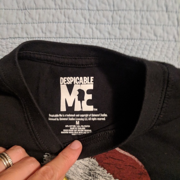 Long sleeved tee shirt with Christmas minion - Picture 3 of 3